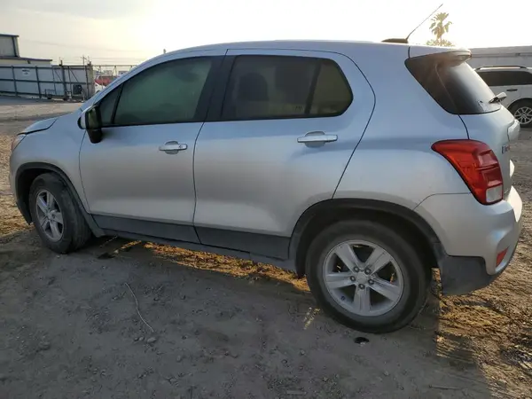KL7CJKSMXNB522469 2022 CHEVROLET TRAX - Image 2