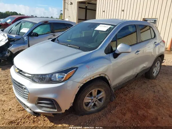 KL7CJKSMXNB522682 2022 CHEVROLET TRAX - Image 2
