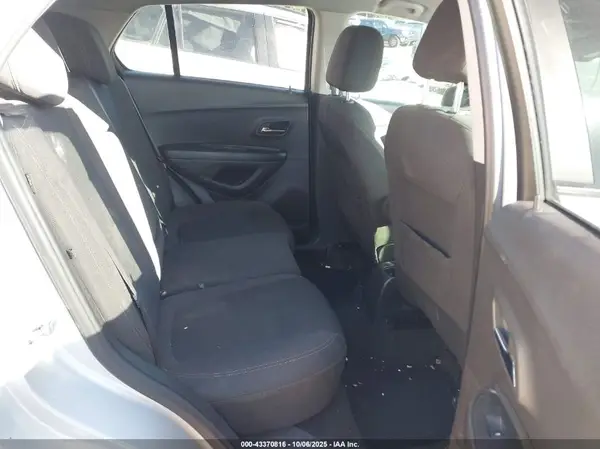 KL7CJKSMXNB522682 2022 CHEVROLET TRAX - Image 8
