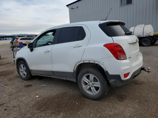KL7CJKSMXNB526733 2022 CHEVROLET TRAX - Image 2