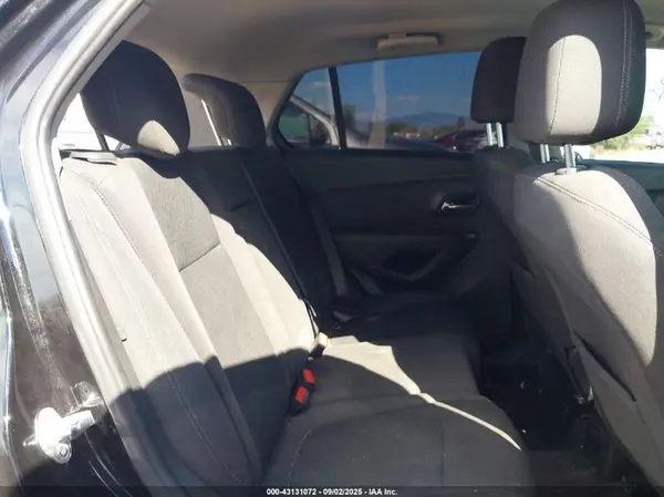 KL7CJKSMXNB527803 2022 CHEVROLET TRAX - Image 8