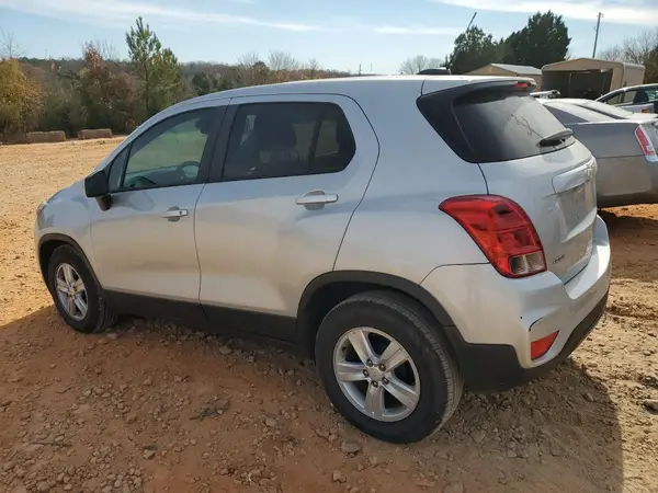 KL7CJKSMXNB542835 2022 CHEVROLET TRAX - Image 2