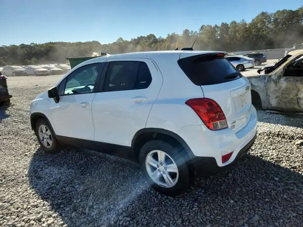 KL7CJKSMXNB549008 2022 CHEVROLET TRAX - Image 2