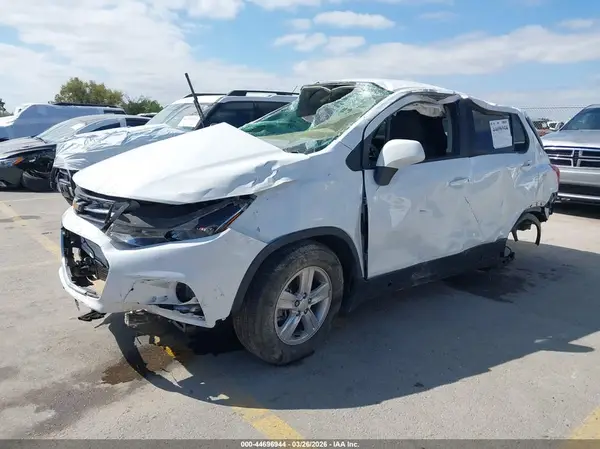 KL7CJKSMXNB551051 2022 CHEVROLET TRAX - Image 2