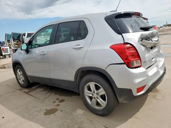 KL7CJKSMXNB551356 2022 CHEVROLET TRAX - Image 2