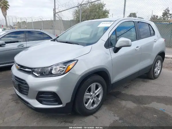 KL7CJKSMXNB551521 2022 CHEVROLET TRAX - Image 2