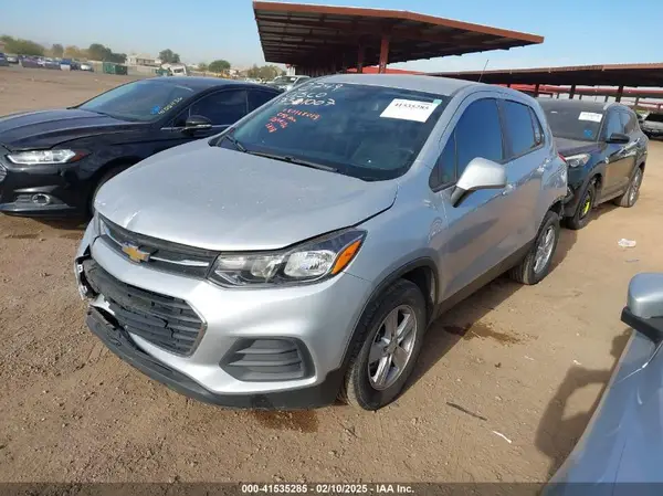 KL7CJKSMXNB555858 2022 CHEVROLET TRAX - Image 2