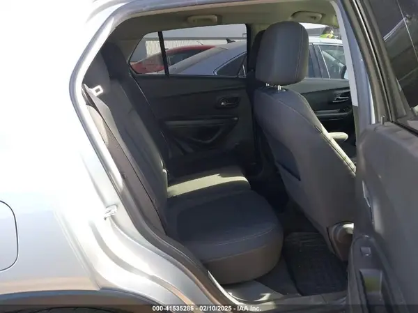 KL7CJKSMXNB555858 2022 CHEVROLET TRAX - Image 8