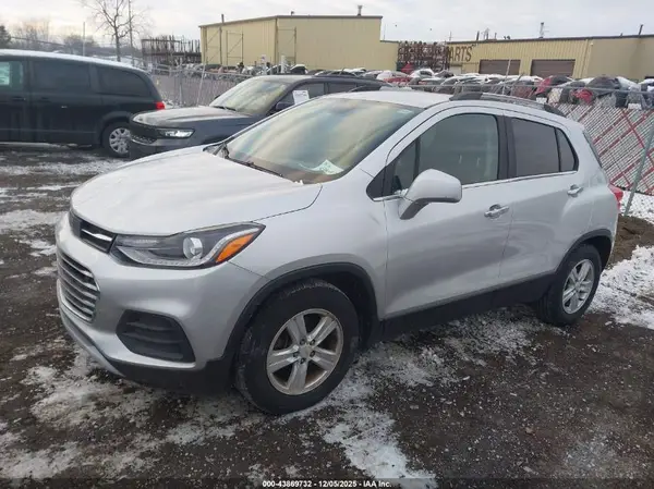 KL7CJLSB0HB057953 2017 CHEVROLET TRAX - Image 2