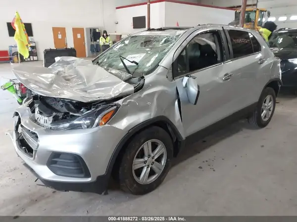 KL7CJLSB0HB086370 2017 CHEVROLET TRAX - Image 2