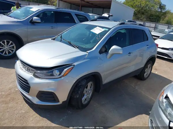 KL7CJLSB0HB135583 2017 CHEVROLET TRAX - Image 2