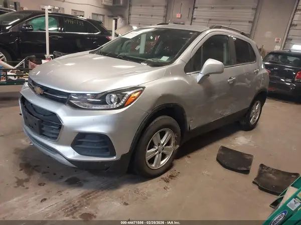 KL7CJLSB0HB227809 2017 CHEVROLET TRAX - Image 2