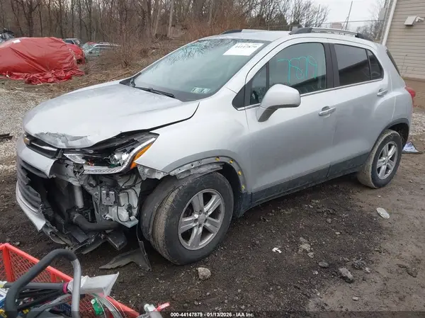 KL7CJLSB0JB507865 2018 CHEVROLET TRAX - Image 2