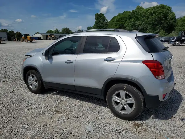 KL7CJLSB0JB517117 2018 CHEVROLET TRAX - Image 2