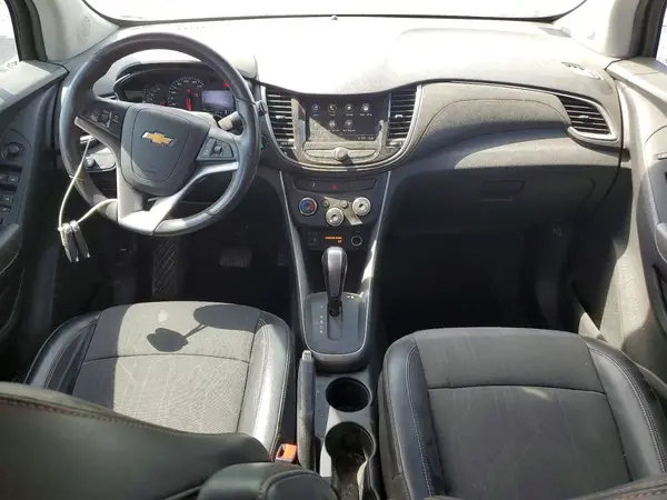 KL7CJLSB0JB517117 2018 CHEVROLET TRAX - Image 8