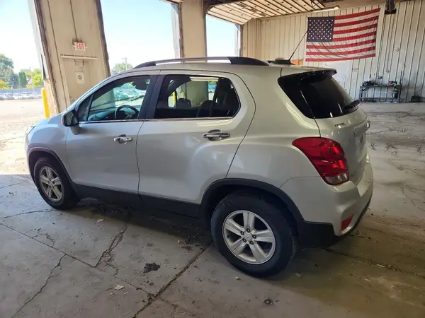 KL7CJLSB0JB549727 2018 CHEVROLET TRAX - Image 2