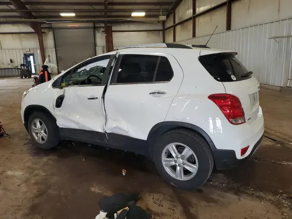 KL7CJLSB0JB555866 2018 CHEVROLET TRAX - Image 2