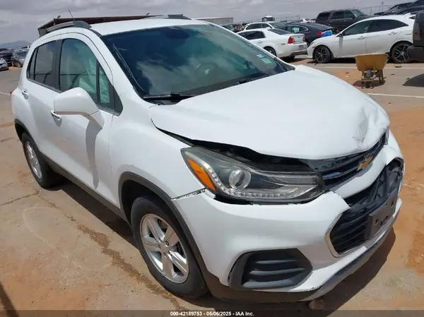 KL7CJLSB0JB556807 2018 CHEVROLET TRAX - Image 1