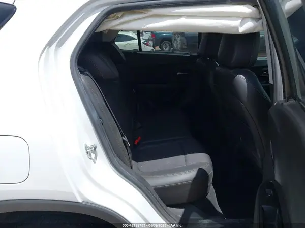 KL7CJLSB0JB556807 2018 CHEVROLET TRAX - Image 8