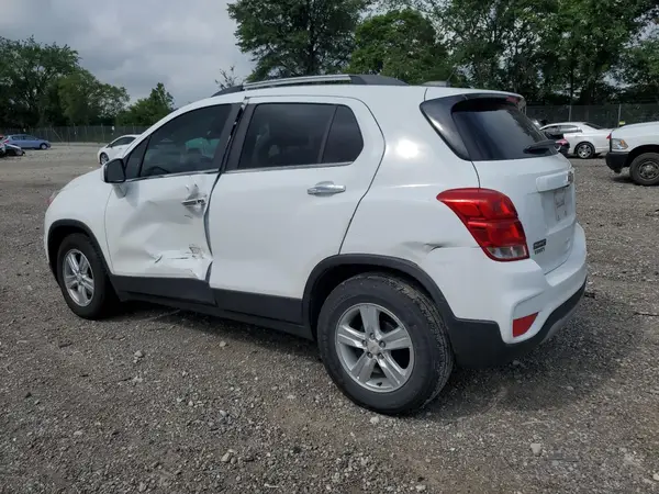 KL7CJLSB0JB563868 2018 CHEVROLET TRAX - Image 2