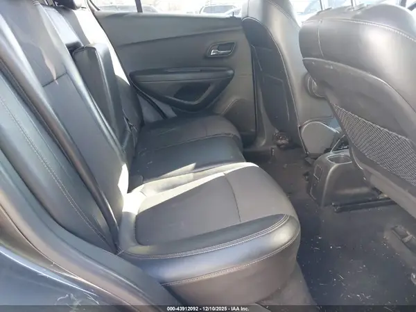 KL7CJLSB0JB593212 2018 CHEVROLET TRAX - Image 8
