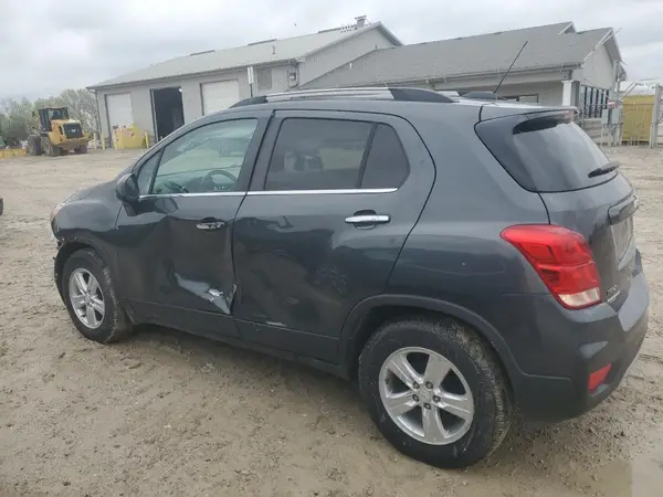 KL7CJLSB0JB601082 2018 CHEVROLET TRAX - Image 2