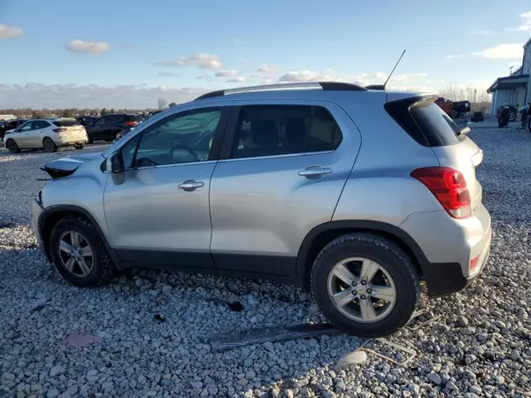 KL7CJLSB0JB601325 2018 CHEVROLET TRAX - Image 2