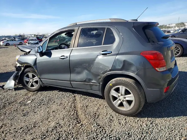 KL7CJLSB0JB617122 2018 CHEVROLET TRAX - Image 2