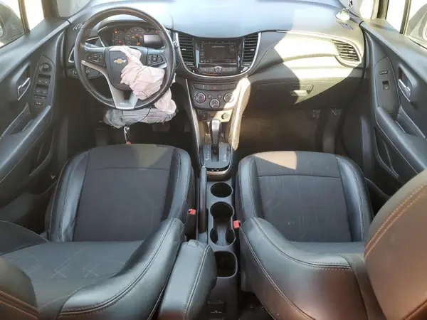 KL7CJLSB0JB631375 2018 CHEVROLET TRAX - Image 8
