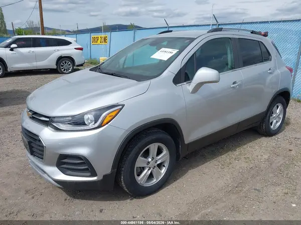 KL7CJLSB0JB649567 2018 CHEVROLET TRAX - Image 2