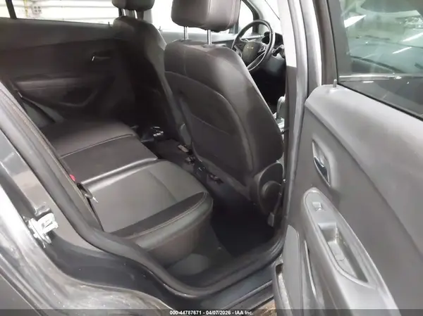 KL7CJLSB0JB674887 2018 CHEVROLET TRAX - Image 8