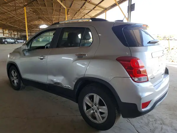 KL7CJLSB0JB686733 2018 CHEVROLET TRAX - Image 2