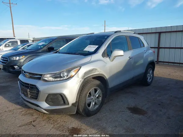 KL7CJLSB0JB715356 2018 CHEVROLET TRAX - Image 2