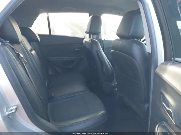 KL7CJLSB0JB715356 2018 CHEVROLET TRAX - Image 8