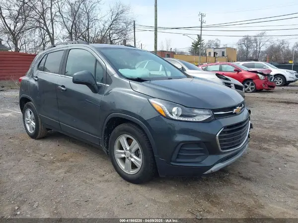 KL7CJLSB0JB722825 2018 CHEVROLET TRAX - Image 1