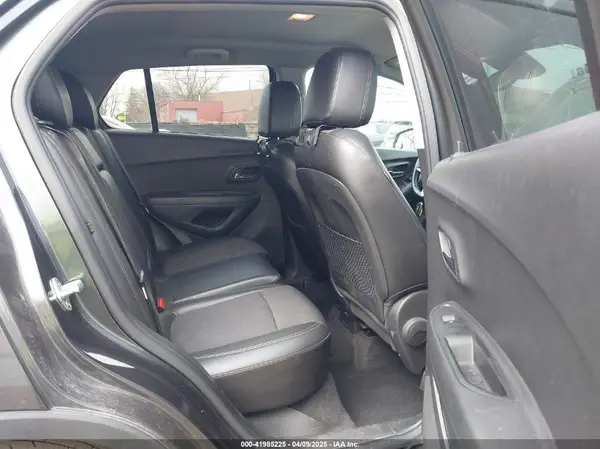 KL7CJLSB0JB722825 2018 CHEVROLET TRAX - Image 8