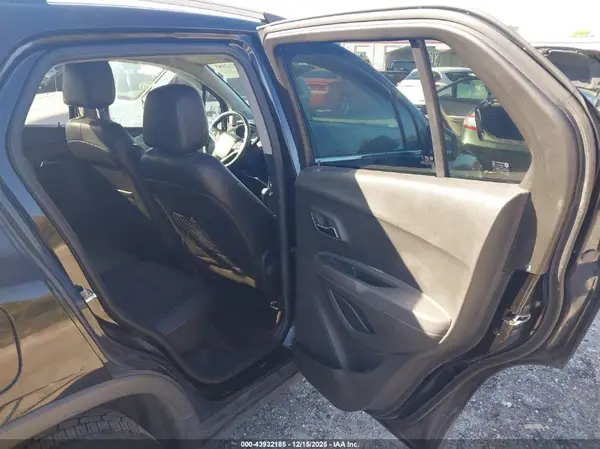 KL7CJLSB0KB763795 2019 CHEVROLET TRAX - Image 8