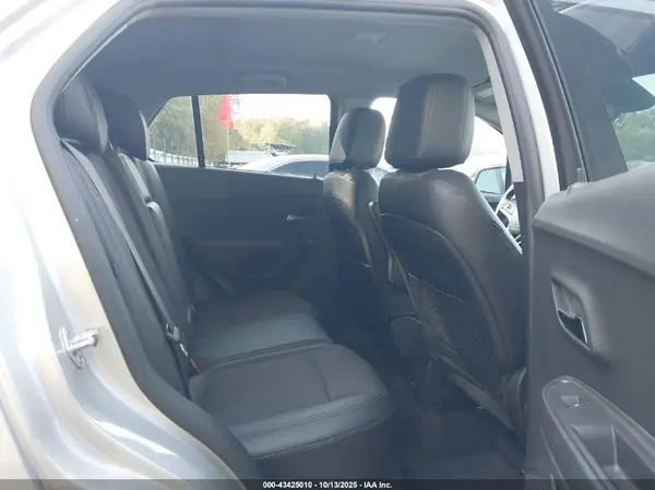 KL7CJLSB0KB781813 2019 CHEVROLET TRAX - Image 8