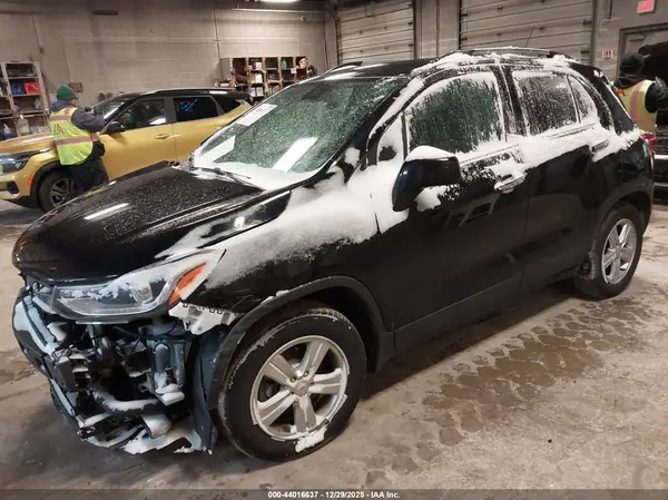 KL7CJLSB0KB880759 2019 CHEVROLET TRAX - Image 2