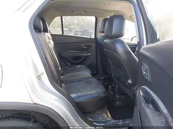 KL7CJLSB0KB916062 2019 CHEVROLET TRAX - Image 8