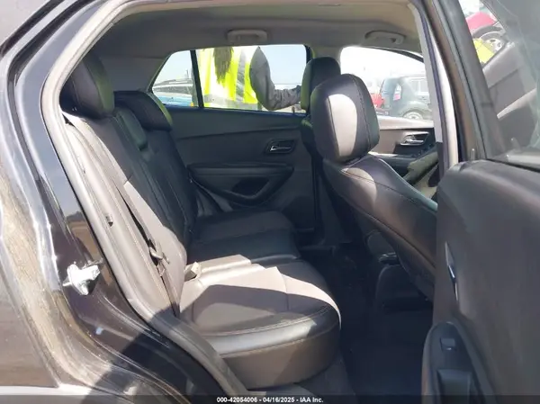 KL7CJLSB0KB918698 2019 CHEVROLET TRAX - Image 8