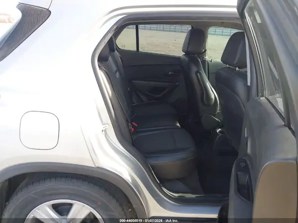 KL7CJLSB0KB920581 2019 CHEVROLET TRAX - Image 8