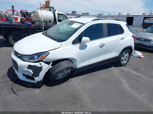 KL7CJLSB0KB938028 2019 CHEVROLET TRAX - Image 2