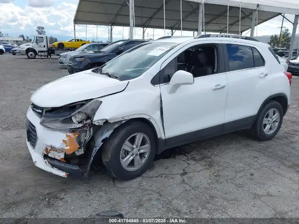 KL7CJLSB0KB945576 2019 CHEVROLET TRAX - Image 2