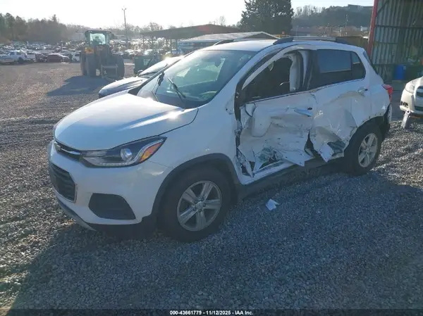KL7CJLSB0KB947621 2019 CHEVROLET TRAX - Image 2