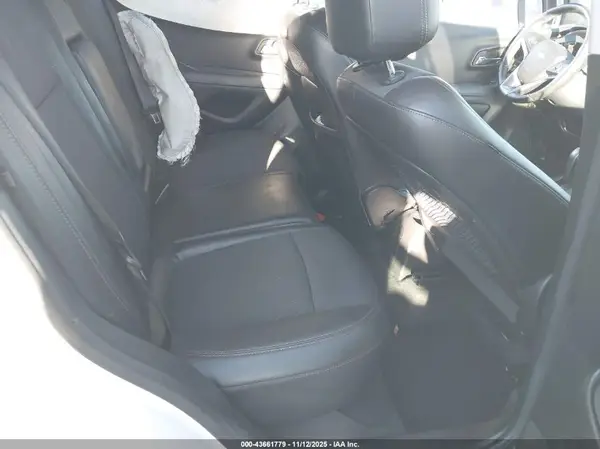 KL7CJLSB0KB947621 2019 CHEVROLET TRAX - Image 8
