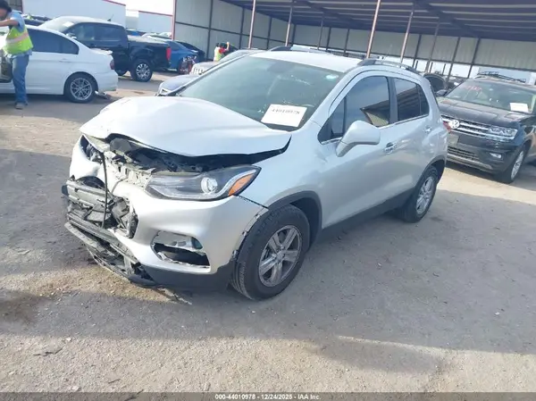 KL7CJLSB0KB955458 2019 CHEVROLET TRAX - Image 2