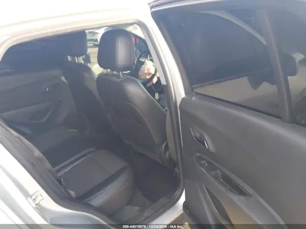KL7CJLSB0KB955458 2019 CHEVROLET TRAX - Image 8