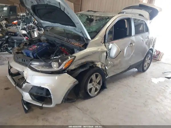 KL7CJLSB0LB007417 2020 CHEVROLET TRAX - Image 2