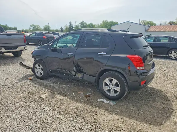 KL7CJLSB0LB007658 2020 CHEVROLET TRAX - Image 2